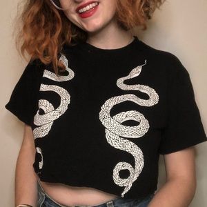 🌈SOLD🌈Dueling Snakes Super Cropped Tee